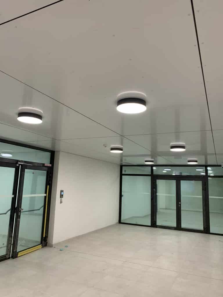 Realizácia prevetranej fasády na Dome Športu – foto 6