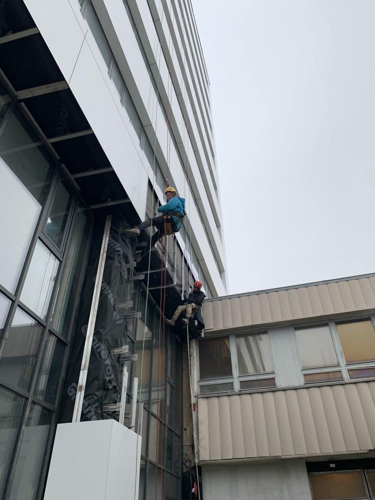 Realizácia prevetranej fasády na Dome Športu – foto 3