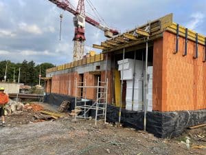 Hrubá stavba s debnením stropu – elektrorozvodňa, Banská Bystrica