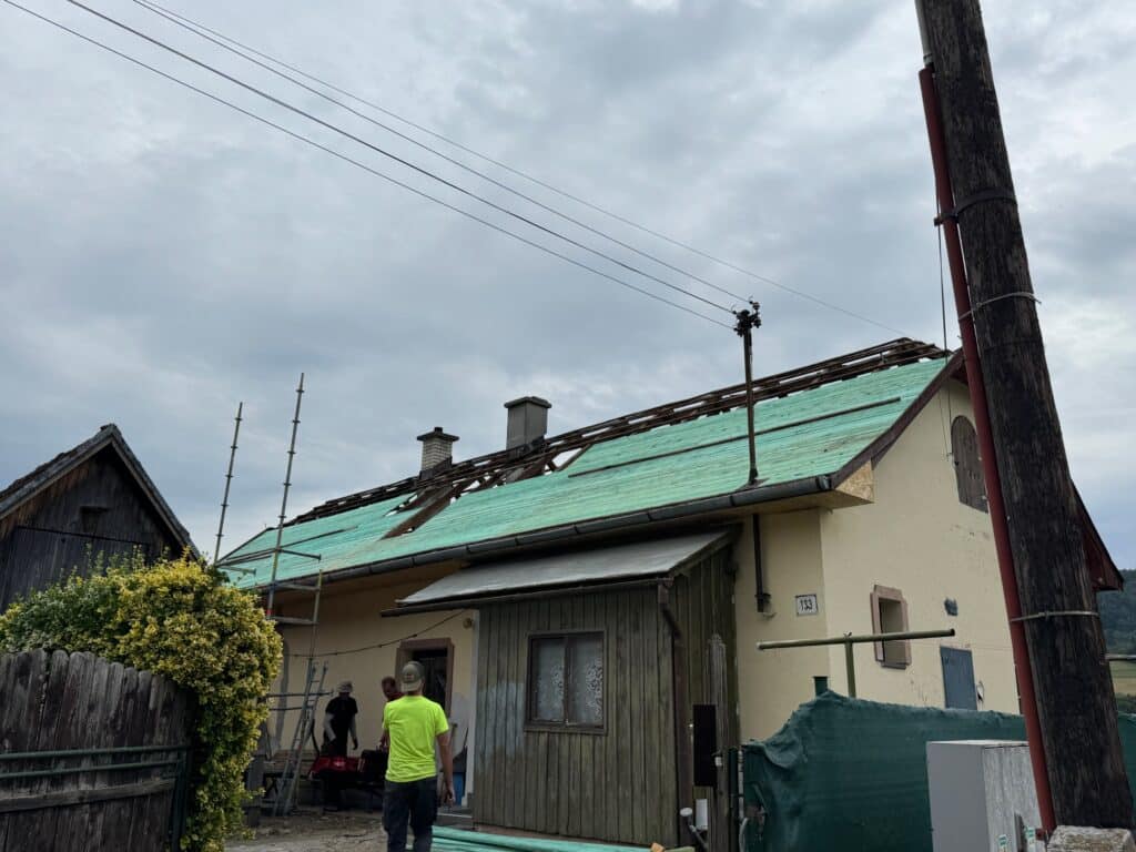 Nové celoplošné debnenie strechy – renovácia strechy, Sedliacka Dubová